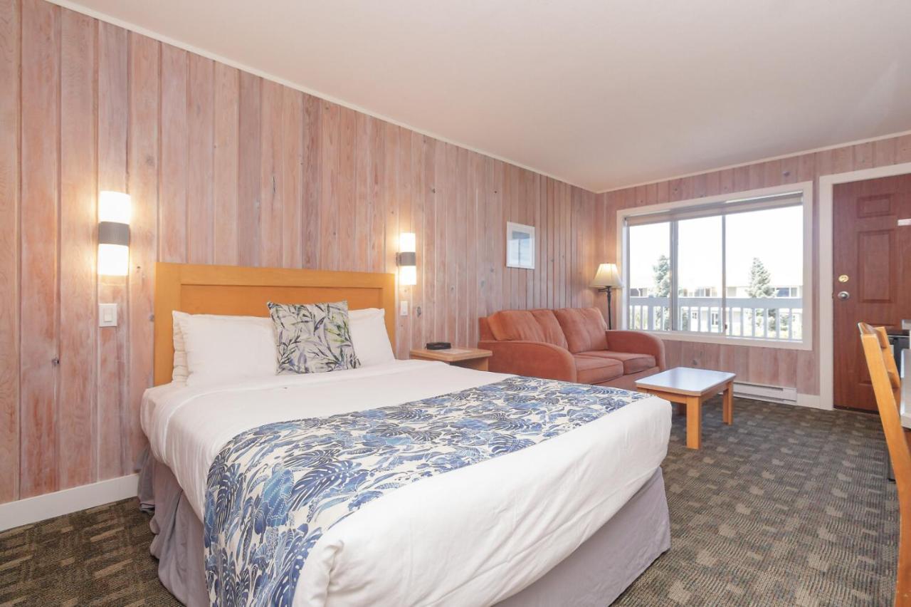 The Cedarwood Inn & Suites Sidney Eksteriør bilde