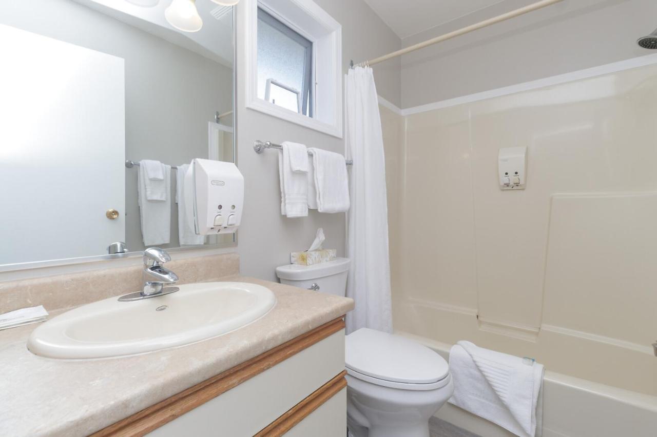 The Cedarwood Inn & Suites Sidney Eksteriør bilde
