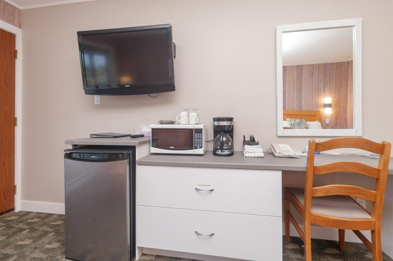 The Cedarwood Inn & Suites Sidney Eksteriør bilde