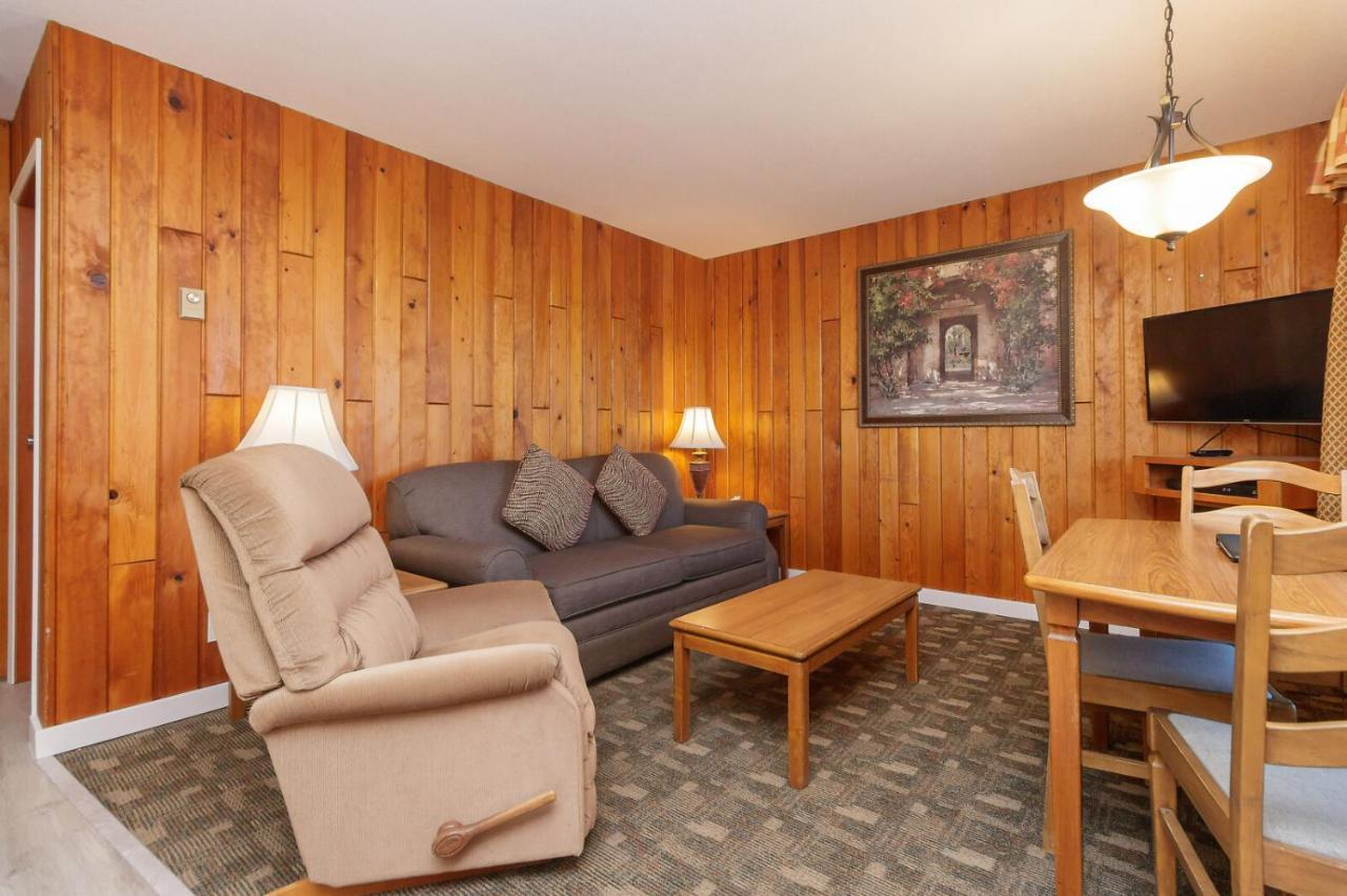 The Cedarwood Inn & Suites Sidney Eksteriør bilde