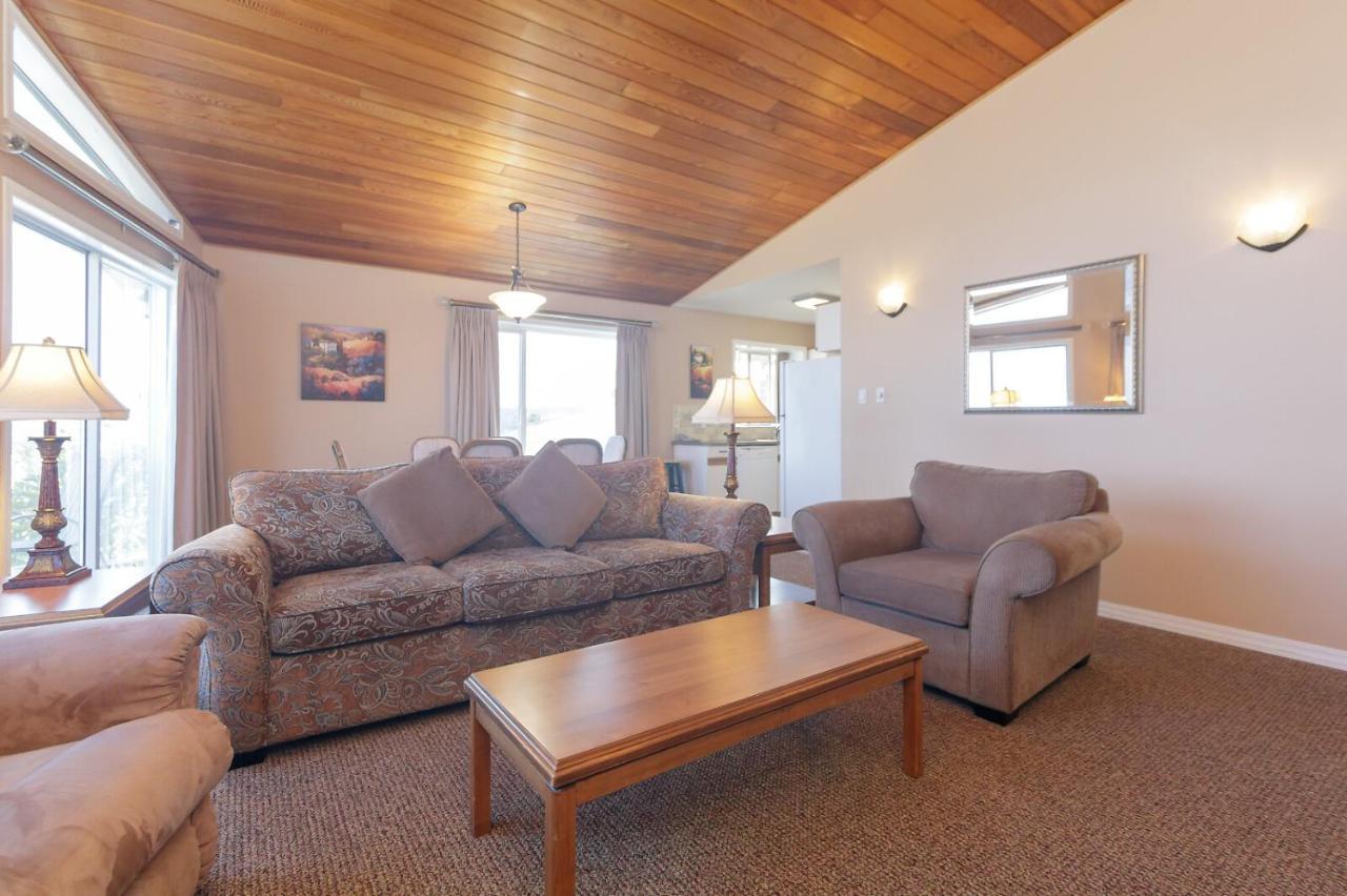 The Cedarwood Inn & Suites Sidney Eksteriør bilde
