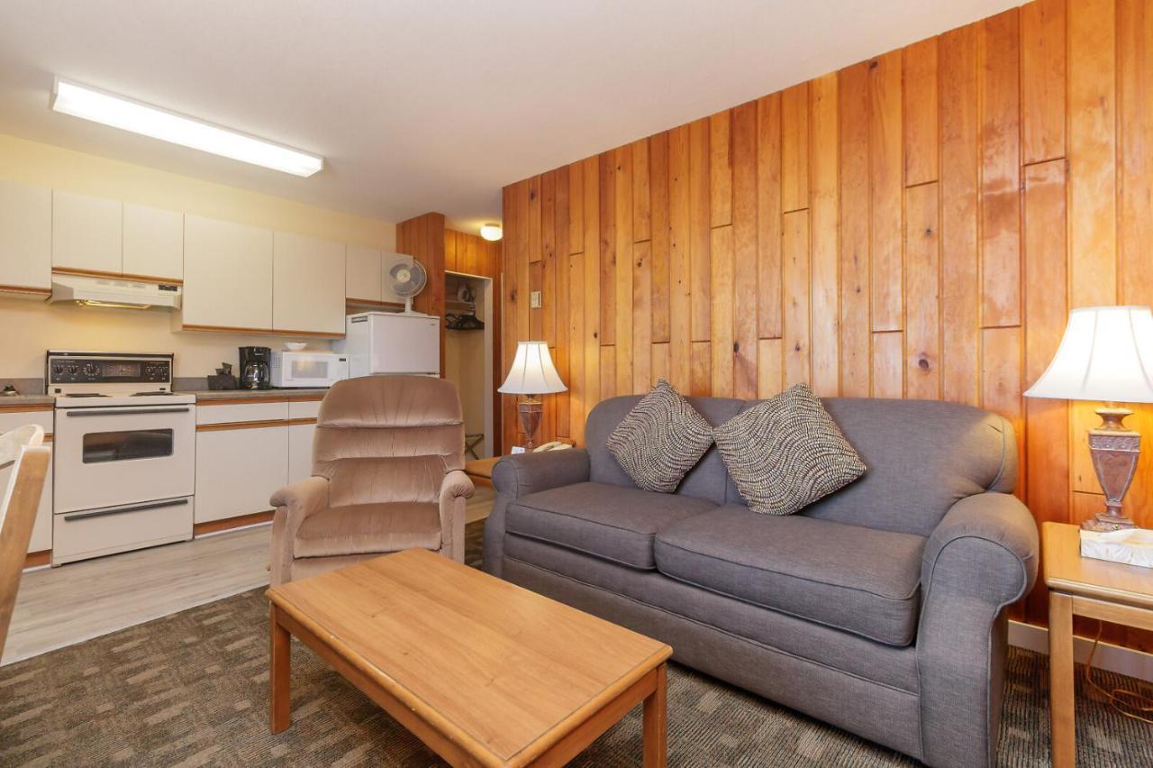 The Cedarwood Inn & Suites Sidney Eksteriør bilde