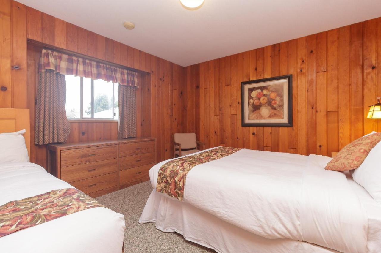 The Cedarwood Inn & Suites Sidney Eksteriør bilde