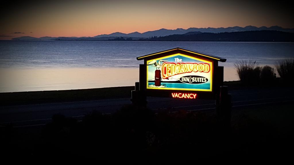 The Cedarwood Inn & Suites Sidney Eksteriør bilde