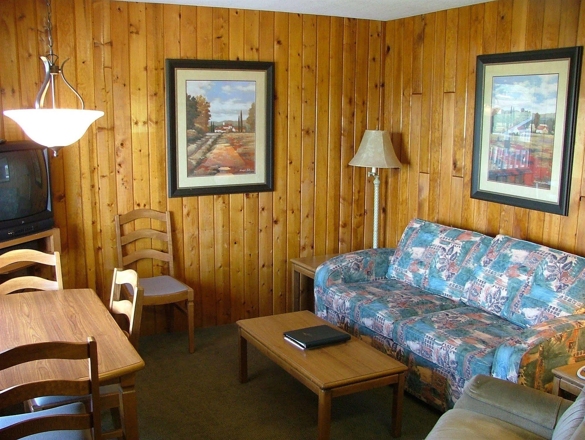 The Cedarwood Inn & Suites Sidney Eksteriør bilde