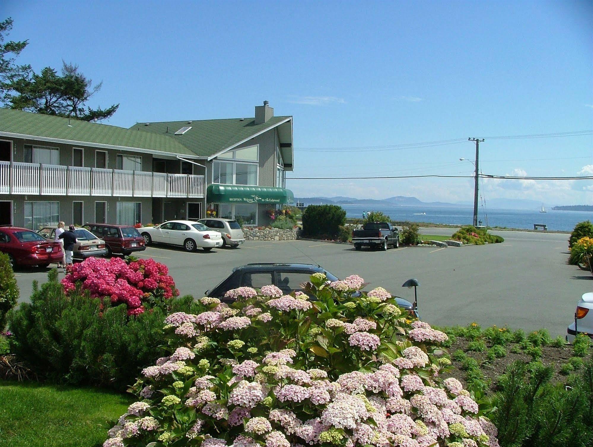 The Cedarwood Inn & Suites Sidney Eksteriør bilde