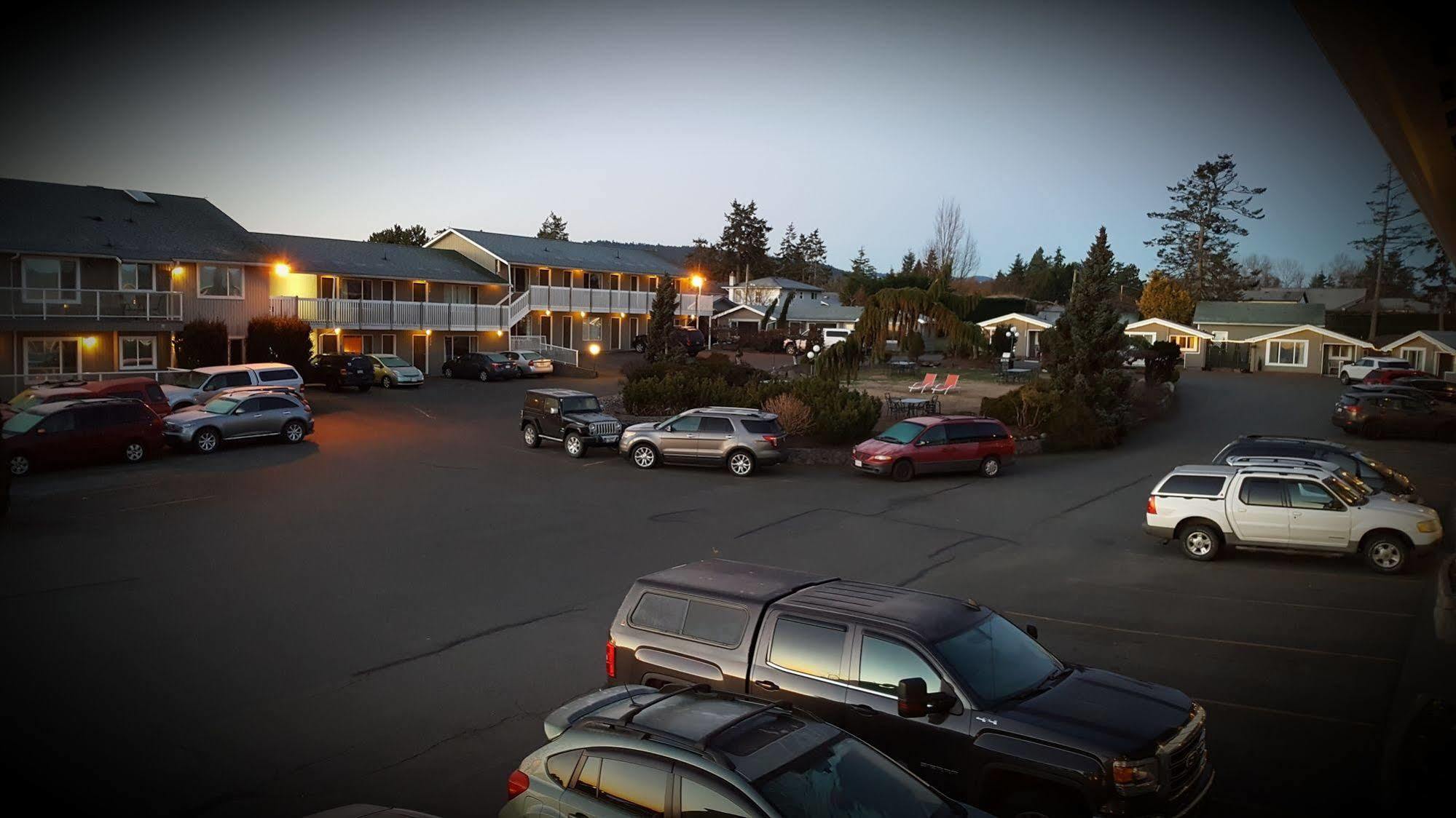 The Cedarwood Inn & Suites Sidney Eksteriør bilde