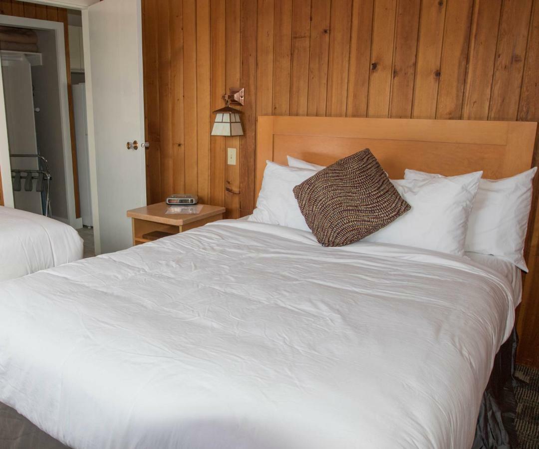 The Cedarwood Inn & Suites Sidney Eksteriør bilde