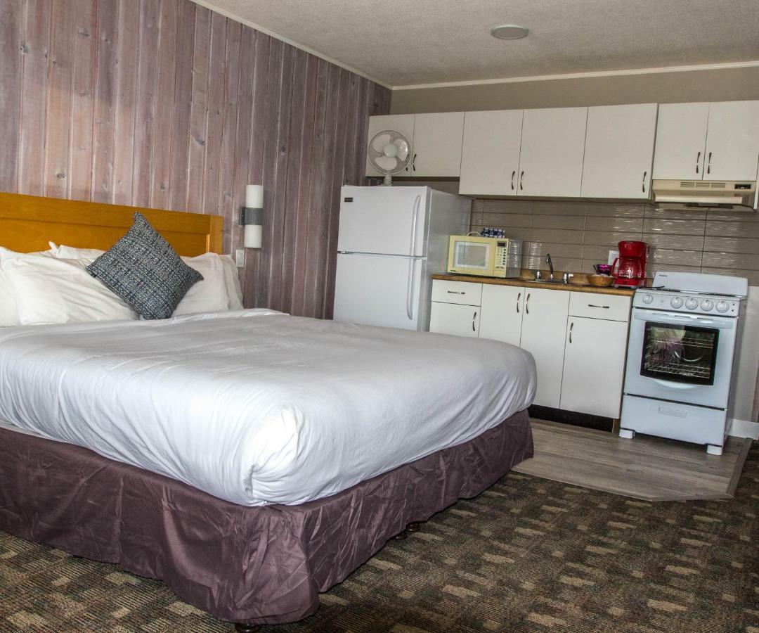 The Cedarwood Inn & Suites Sidney Eksteriør bilde